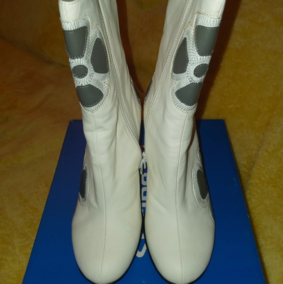 Woman's shoe***FINAL** - Picture 1 of 8